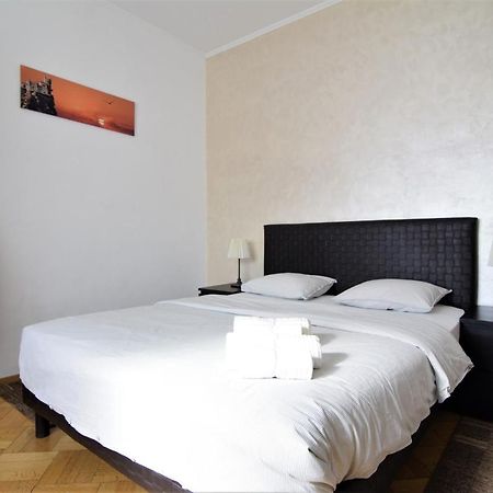 Old Town - Beautiful View Apartment Bukares Bagian luar foto