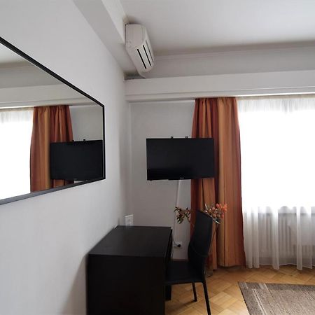 Old Town - Beautiful View Apartment Bukares Bagian luar foto