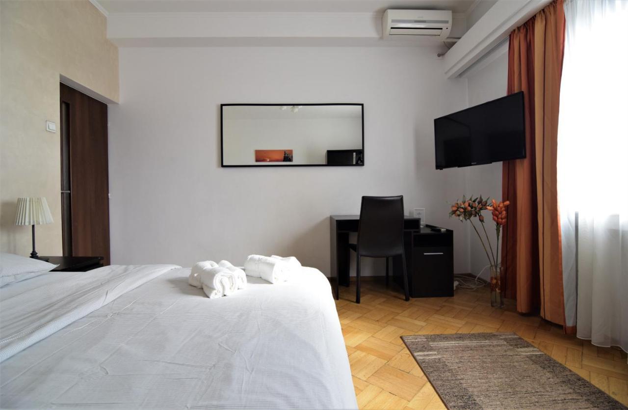 Old Town - Beautiful View Apartment Bukares Bagian luar foto