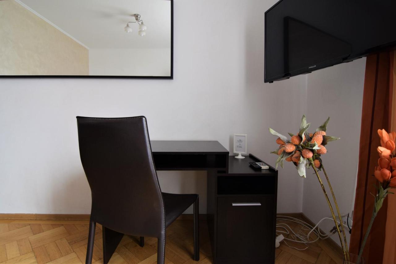 Old Town - Beautiful View Apartment Bukares Bagian luar foto