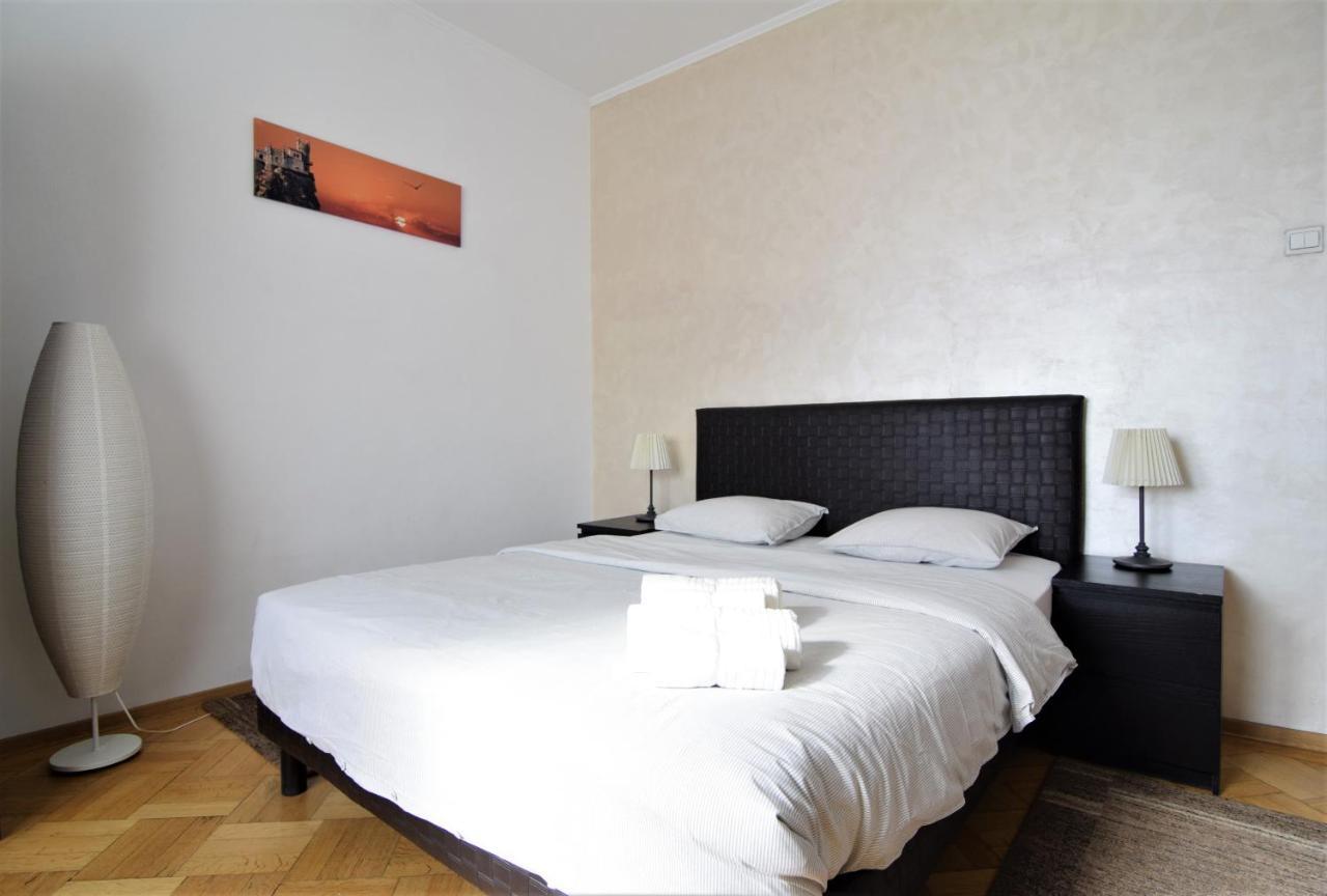 Old Town - Beautiful View Apartment Bukares Bagian luar foto