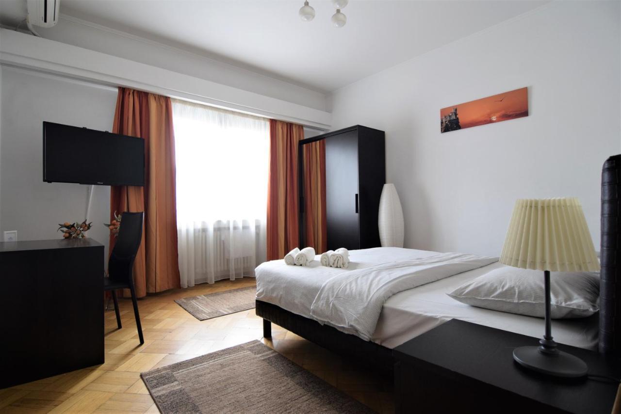 Old Town - Beautiful View Apartment Bukares Bagian luar foto